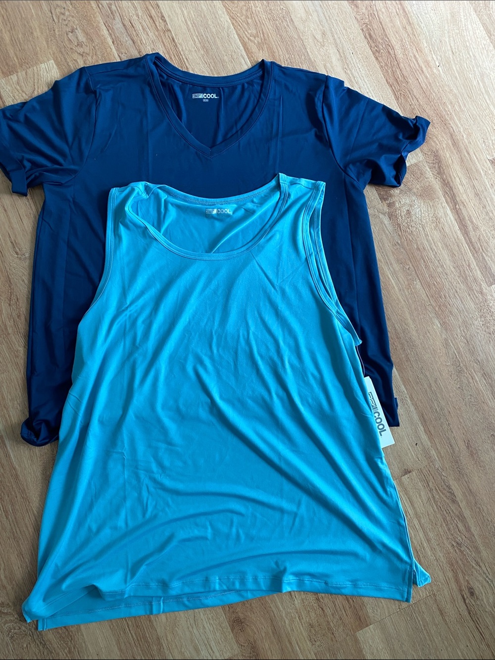 32 Degrees Cool Blue V-Neck Tee & Aqua Tank Duo NWT